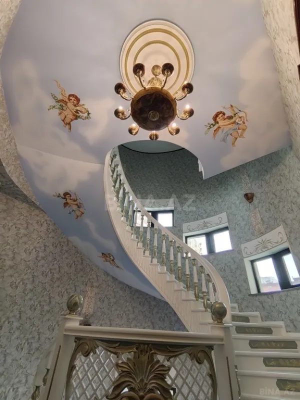 Satılır 11 otaqlı həyət evi 950 m²