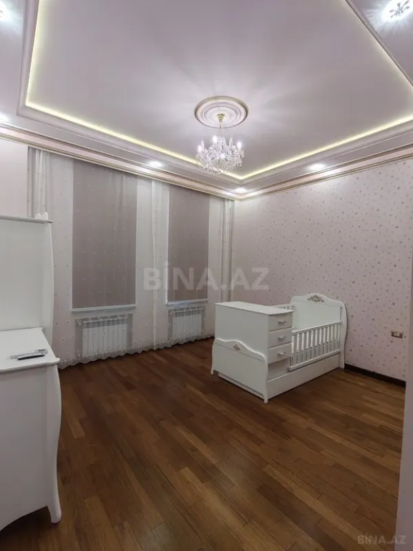 Satılır 11 otaqlı həyət evi 950 m²
