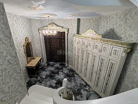 Satılır 11 otaqlı həyət evi 950 m²