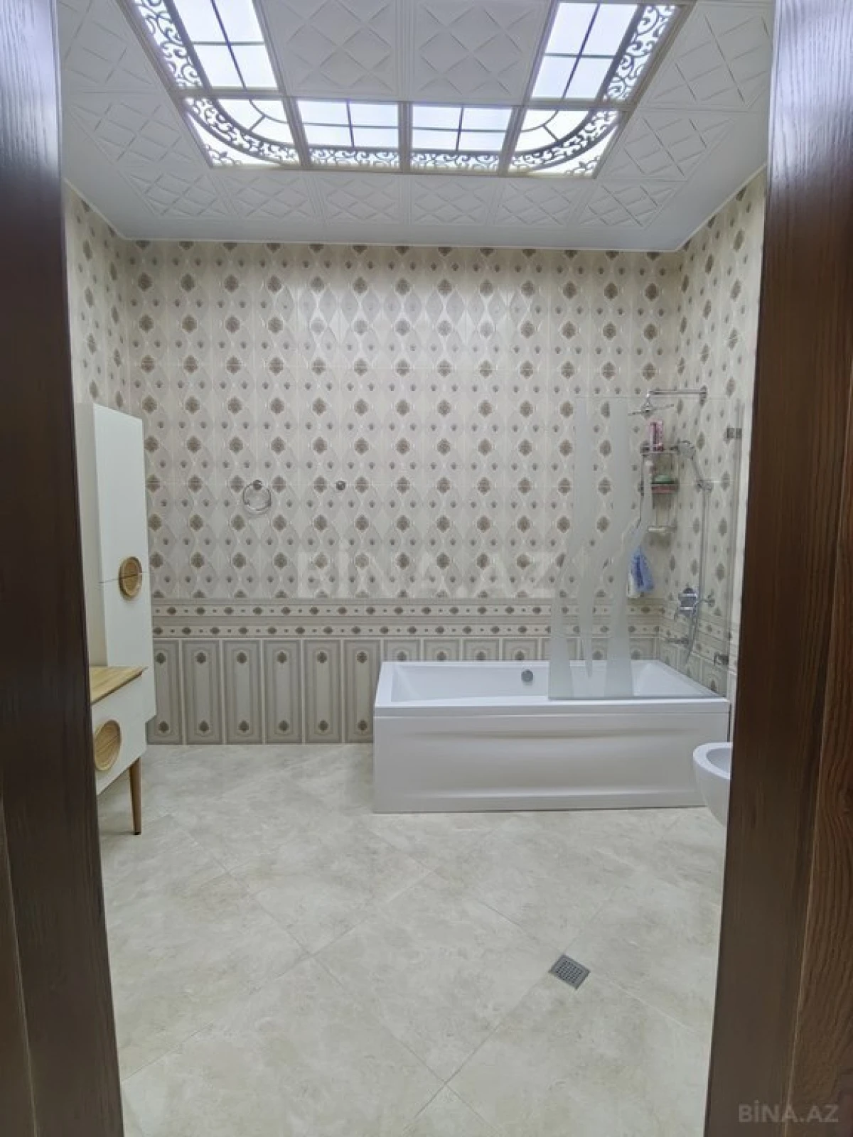 Satılır 11 otaqlı həyət evi 950 m²