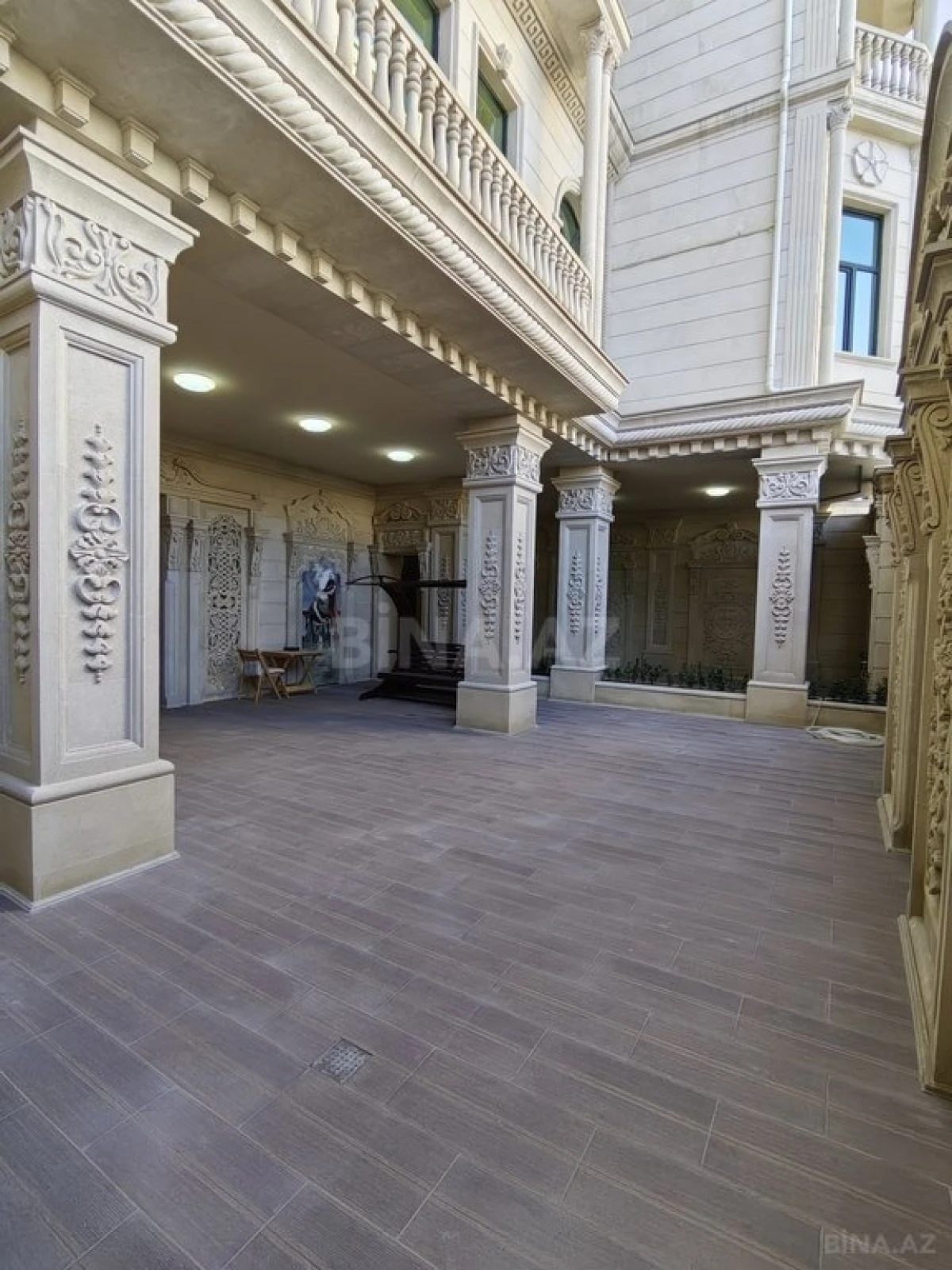 Satılır 11 otaqlı həyət evi 950 m²