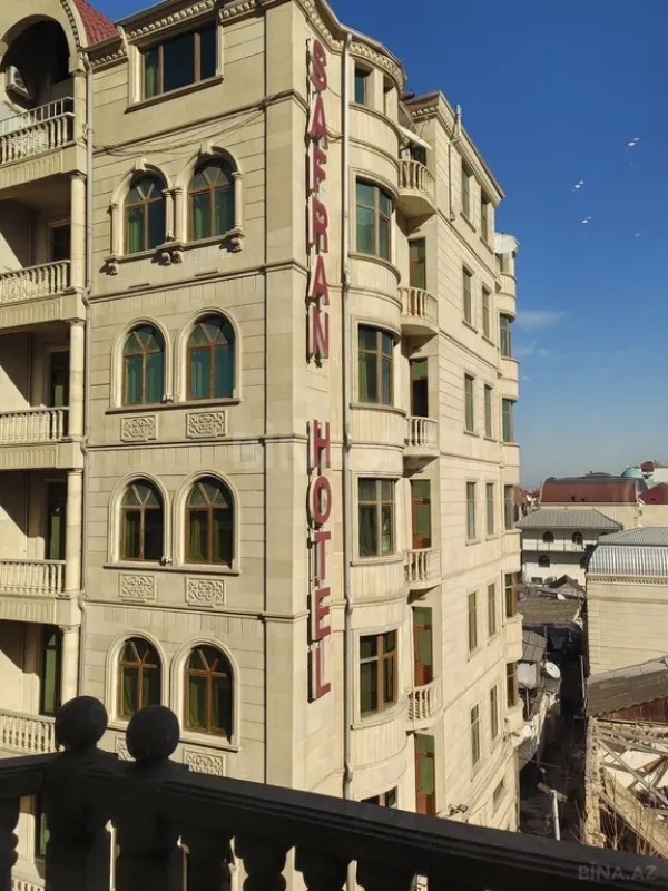 Satılır 11 otaqlı həyət evi 950 m²