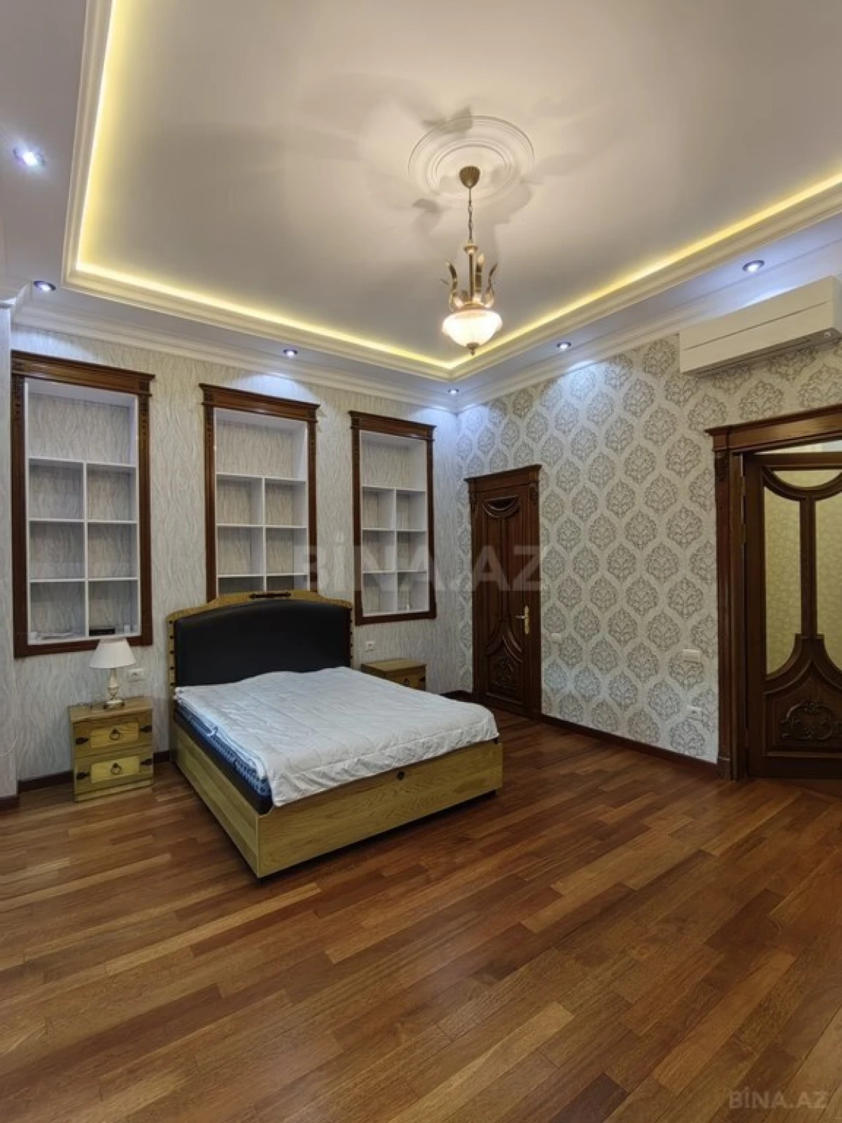 Satılır 11 otaqlı həyət evi 950 m²