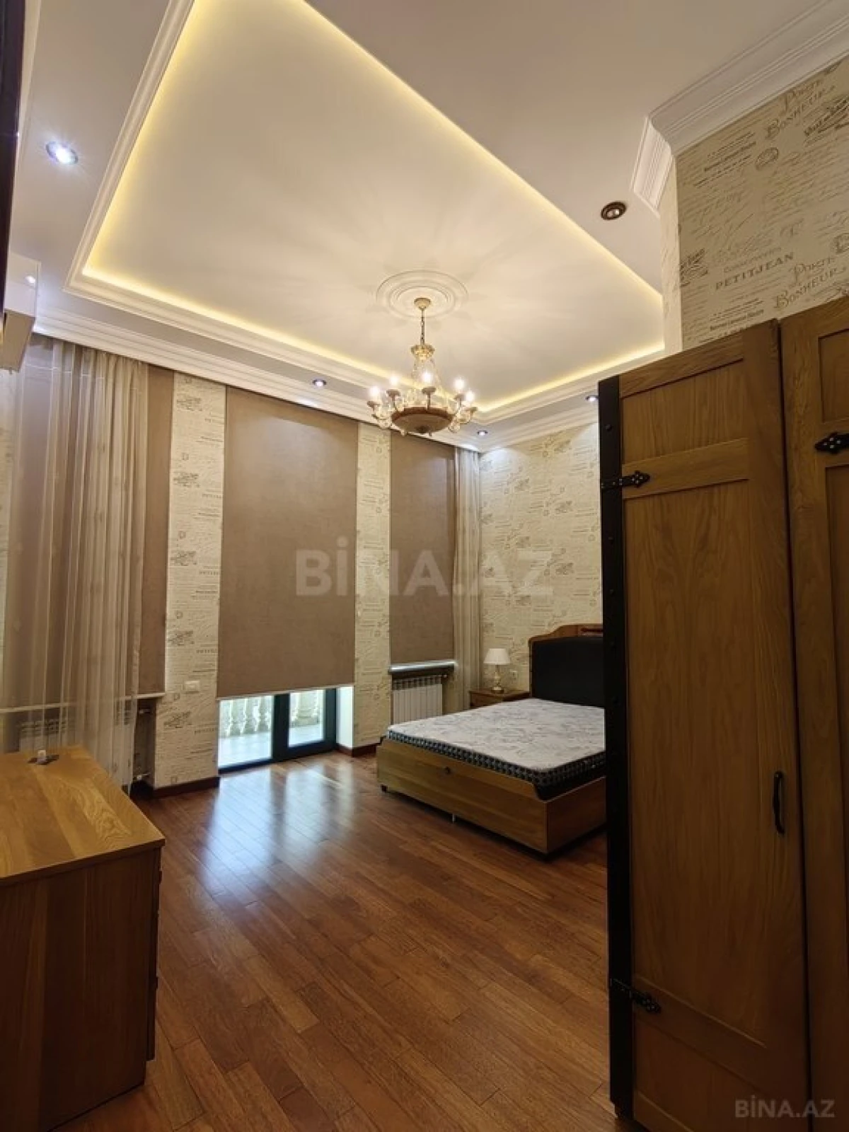 Satılır 11 otaqlı həyət evi 950 m²
