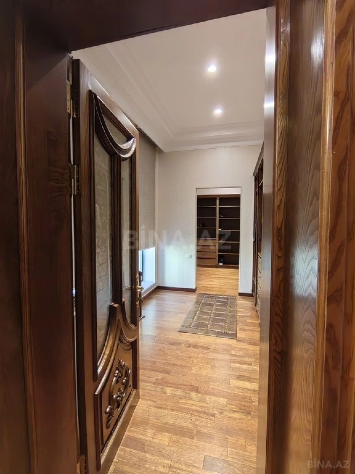 Satılır 11 otaqlı həyət evi 950 m²