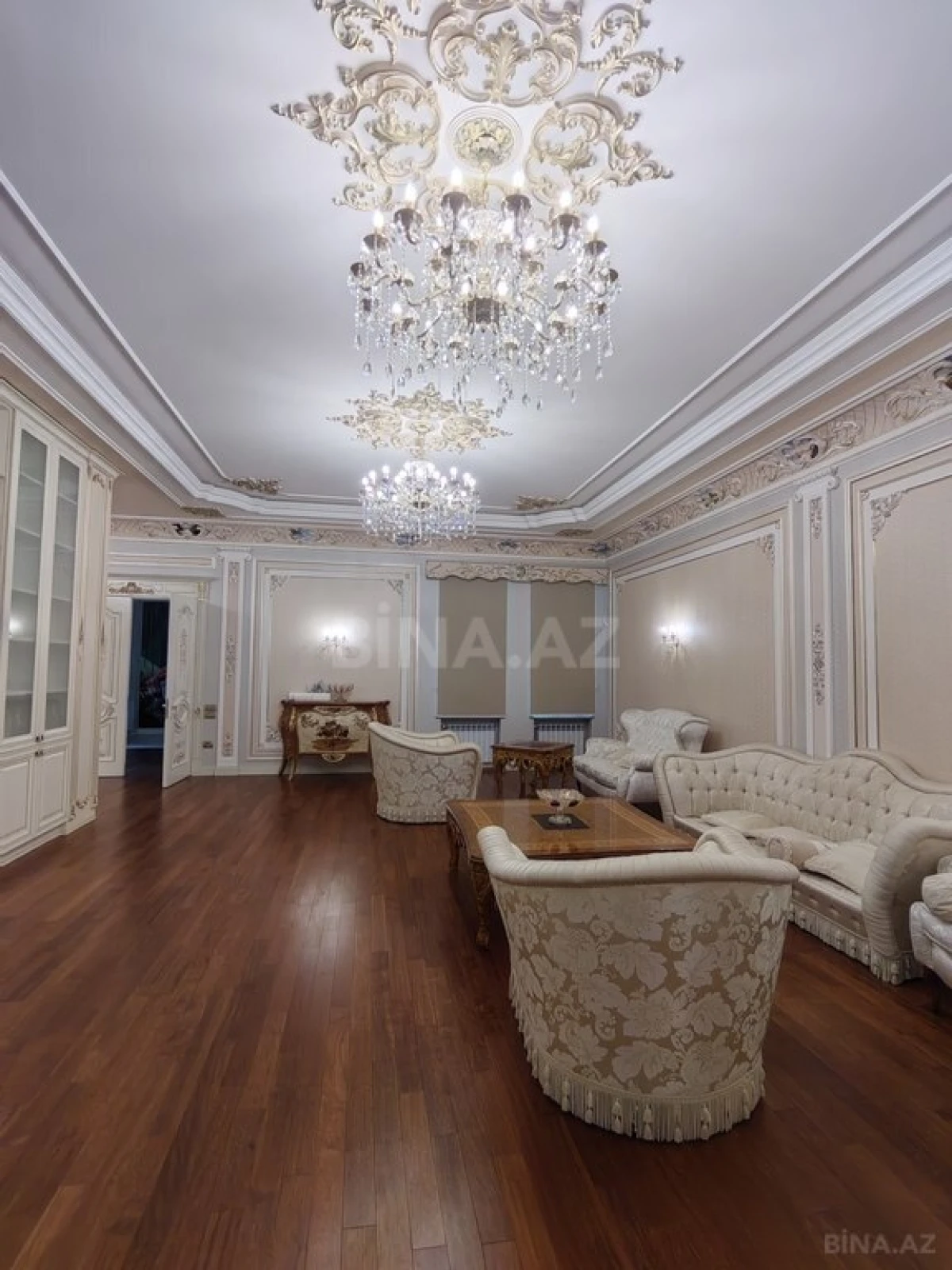 Satılır 11 otaqlı həyət evi 950 m²