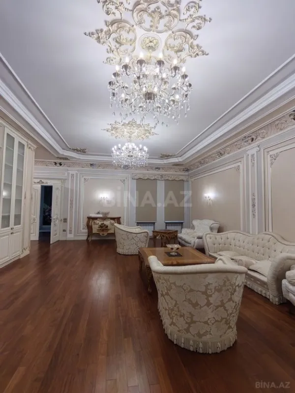 Satılır 11 otaqlı həyət evi 950 m²