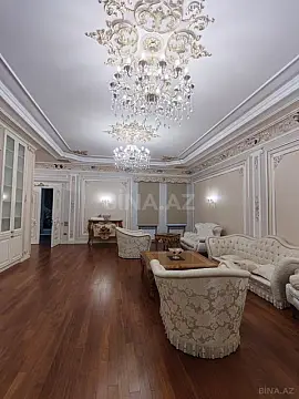 Satılır 11 otaqlı həyət evi 950 m²