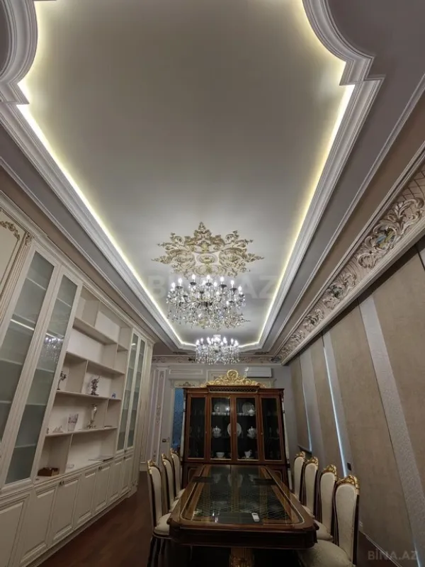 Satılır 11 otaqlı həyət evi 950 m²