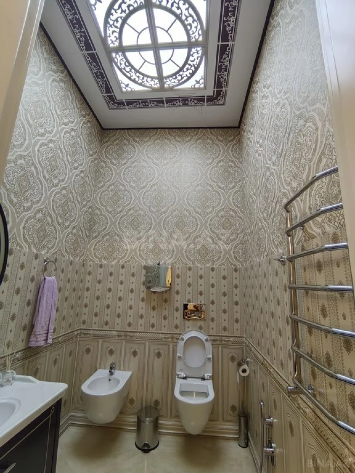 Satılır 11 otaqlı həyət evi 950 m²