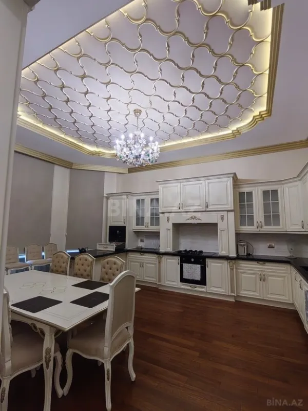 Satılır 11 otaqlı həyət evi 950 m²