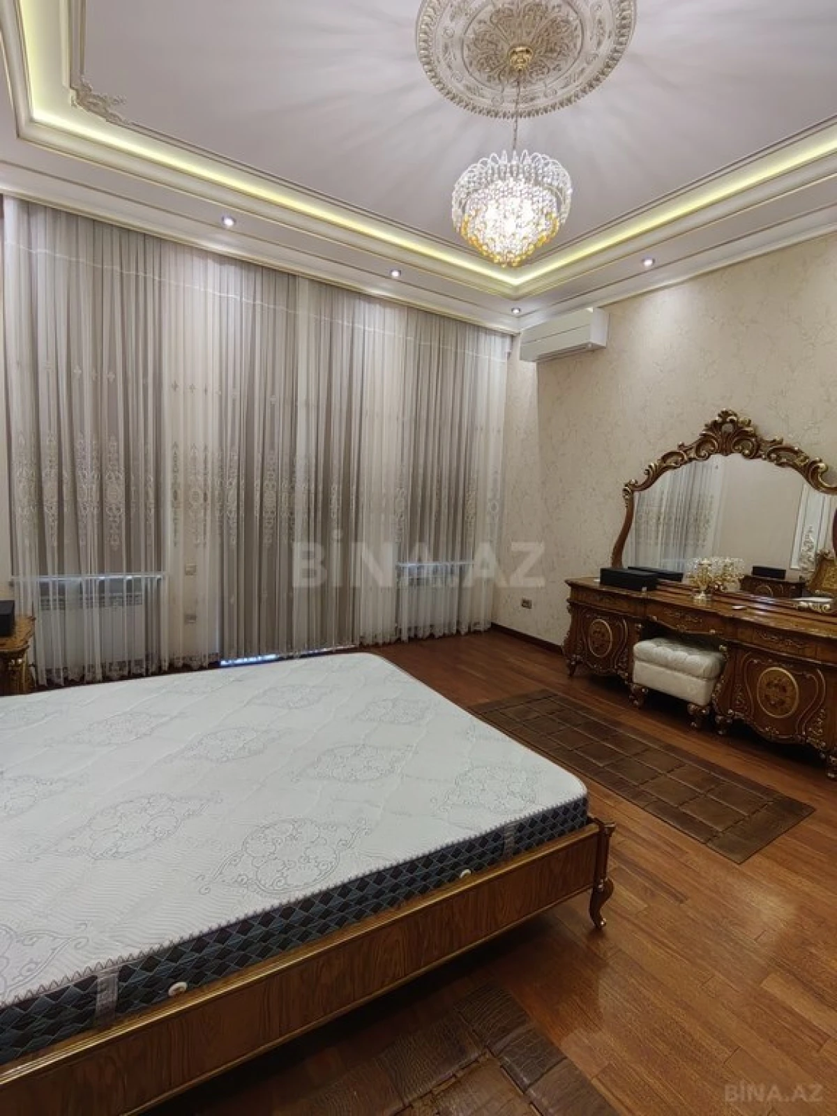 Satılır 11 otaqlı həyət evi 950 m²