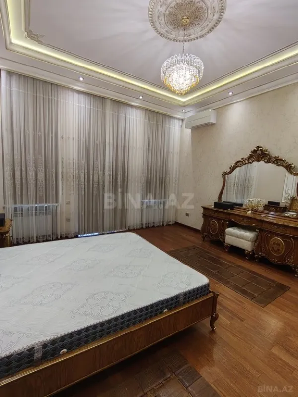Satılır 11 otaqlı həyət evi 950 m²