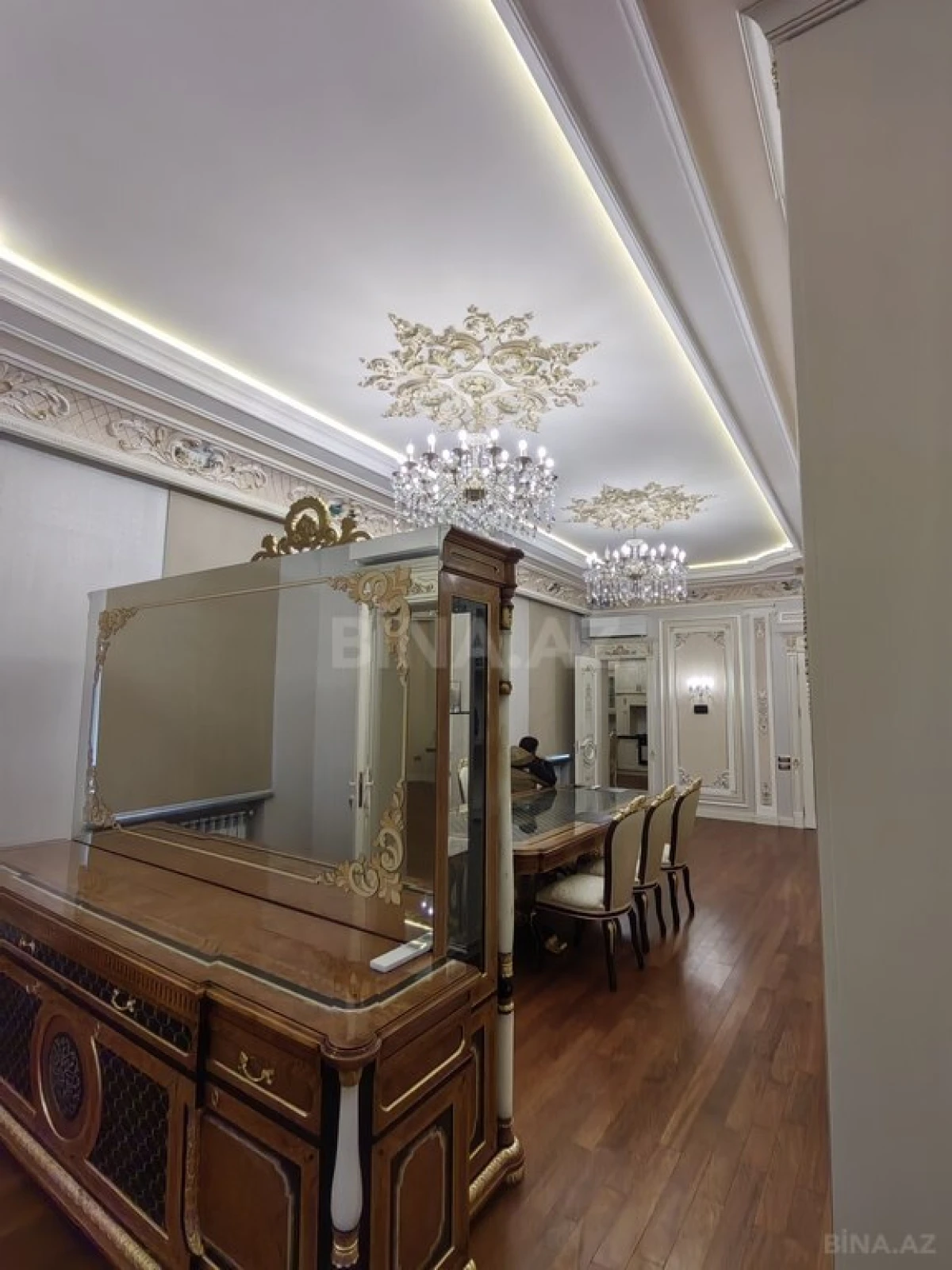 Satılır 11 otaqlı həyət evi 950 m²