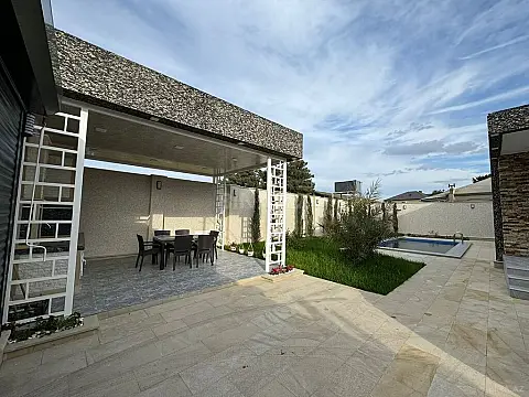 Kirayə verilir 4 otaqlı həyət evi 220 m²