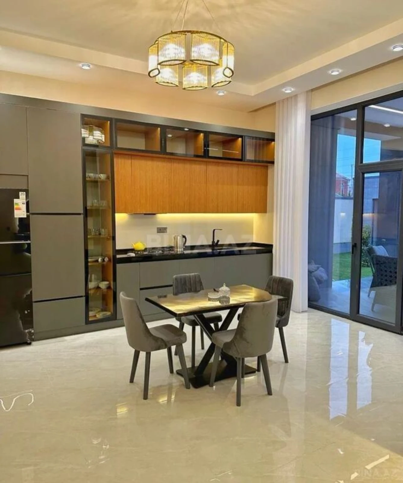 Kirayə verilir 4 otaqlı həyət evi 240 m²