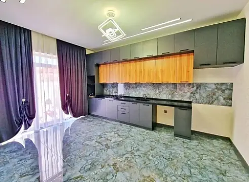 Kirayə verilir 4 otaqlı həyət evi 240 m²