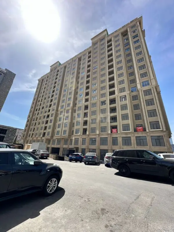 Satılır 4 otaqlı mənzil 171 m²