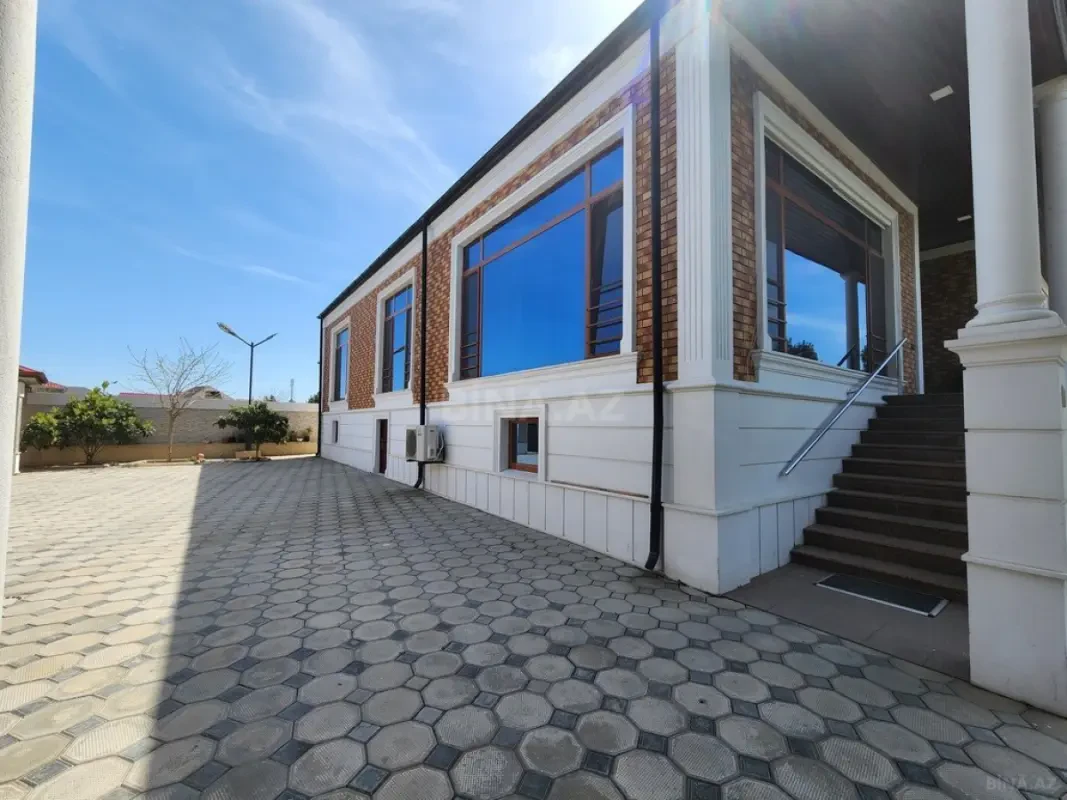 Satılır 10 otaqlı həyət evi 1000 m²