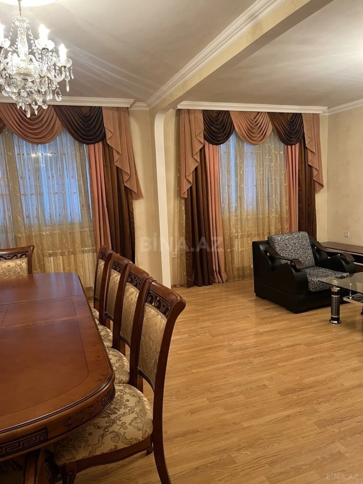 Satılır 5 otaqlı mənzil 125 m²