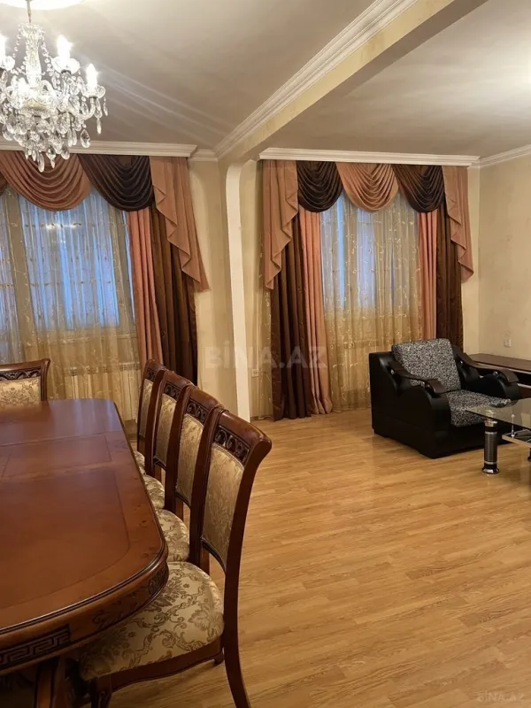 Satılır 5 otaqlı mənzil 125 m²