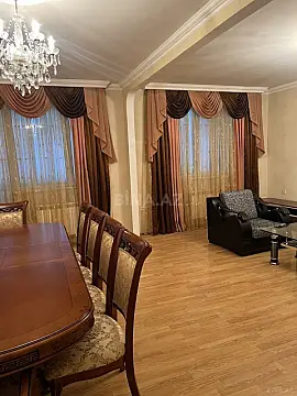 Satılır 5 otaqlı mənzil 125 m²