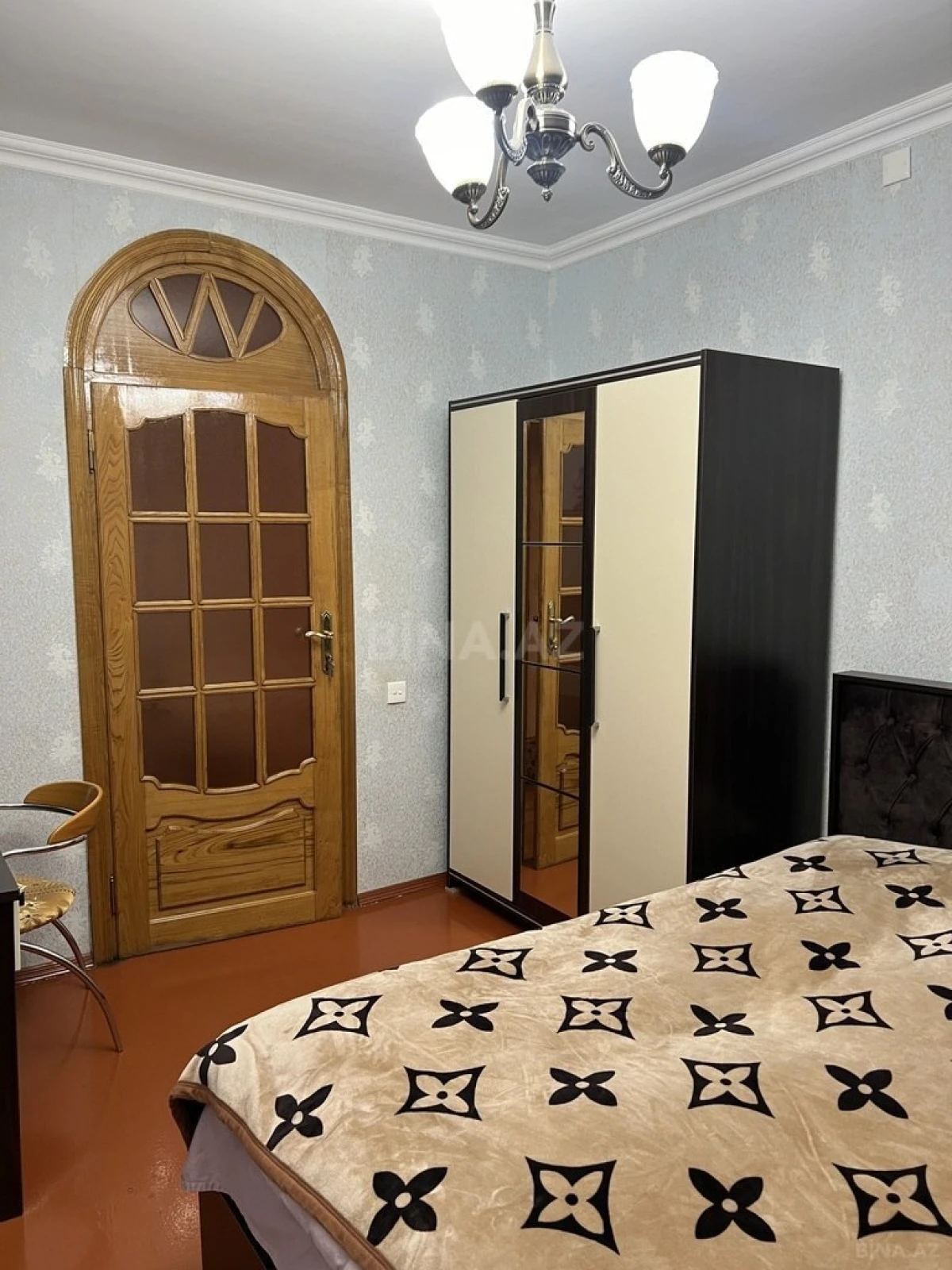 Satılır 5 otaqlı mənzil 125 m²