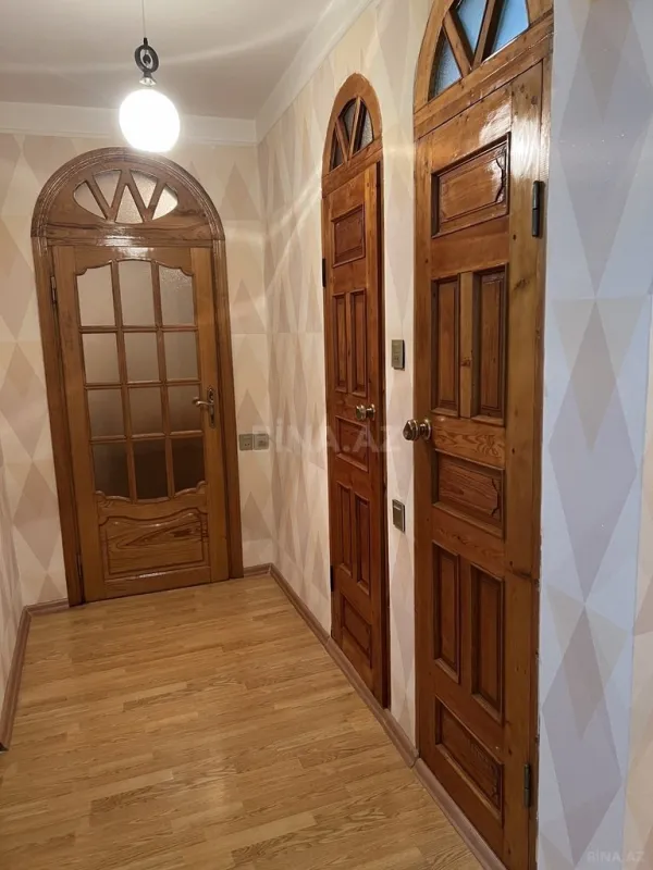 Satılır 5 otaqlı mənzil 125 m²