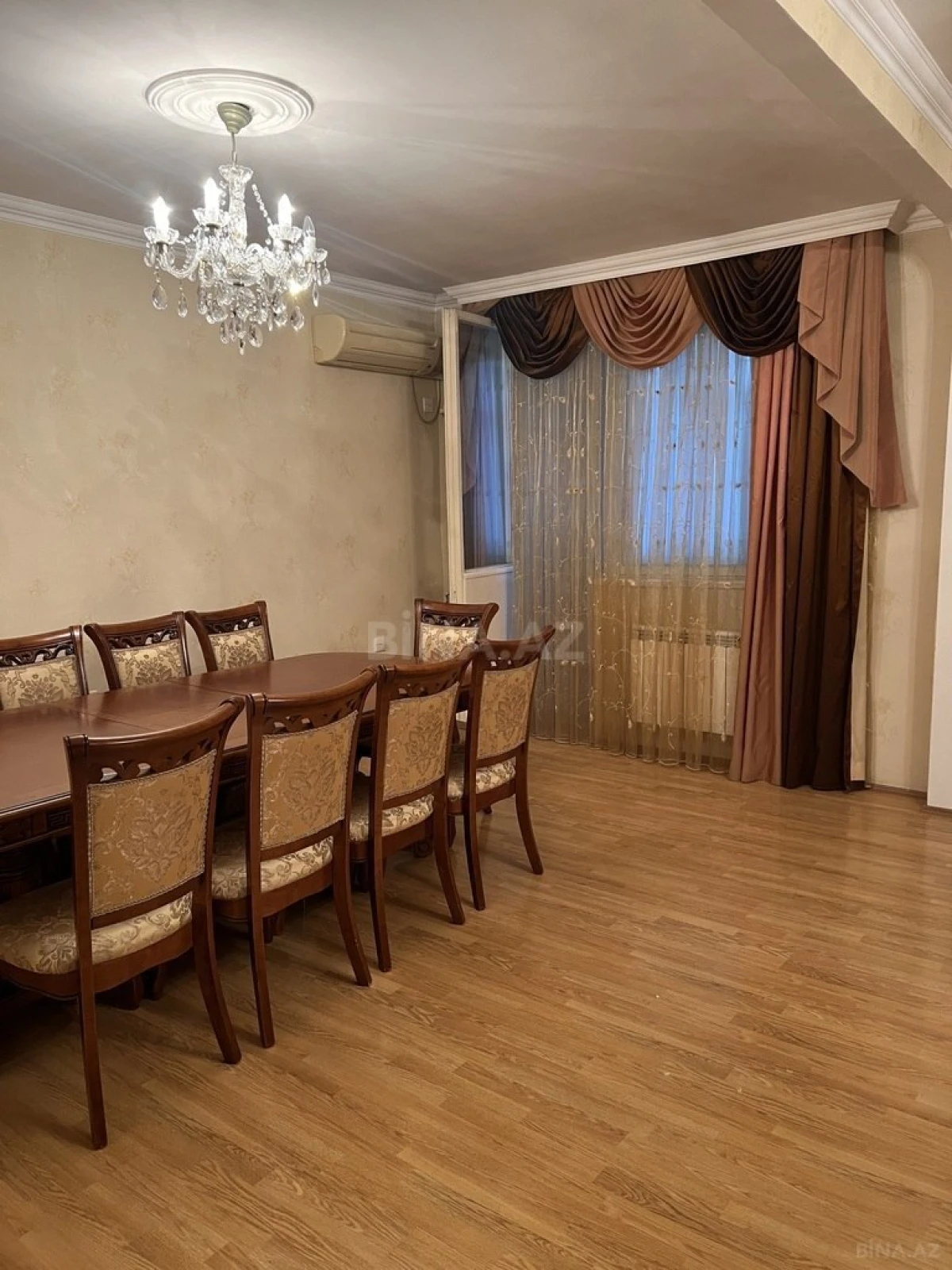 Satılır 5 otaqlı mənzil 125 m²
