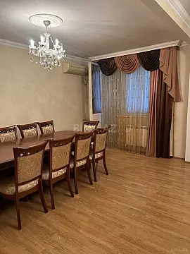 Satılır 5 otaqlı mənzil 125 m²
