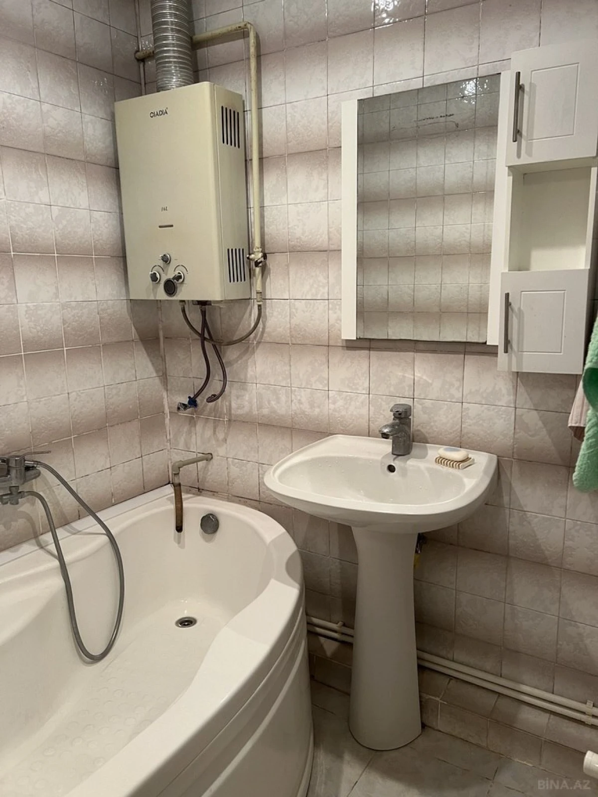 Satılır 5 otaqlı mənzil 125 m²