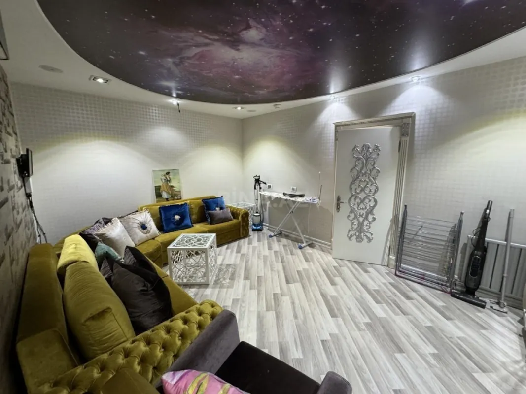 Kirayə verilir 5 otaqlı mənzil 300 m²