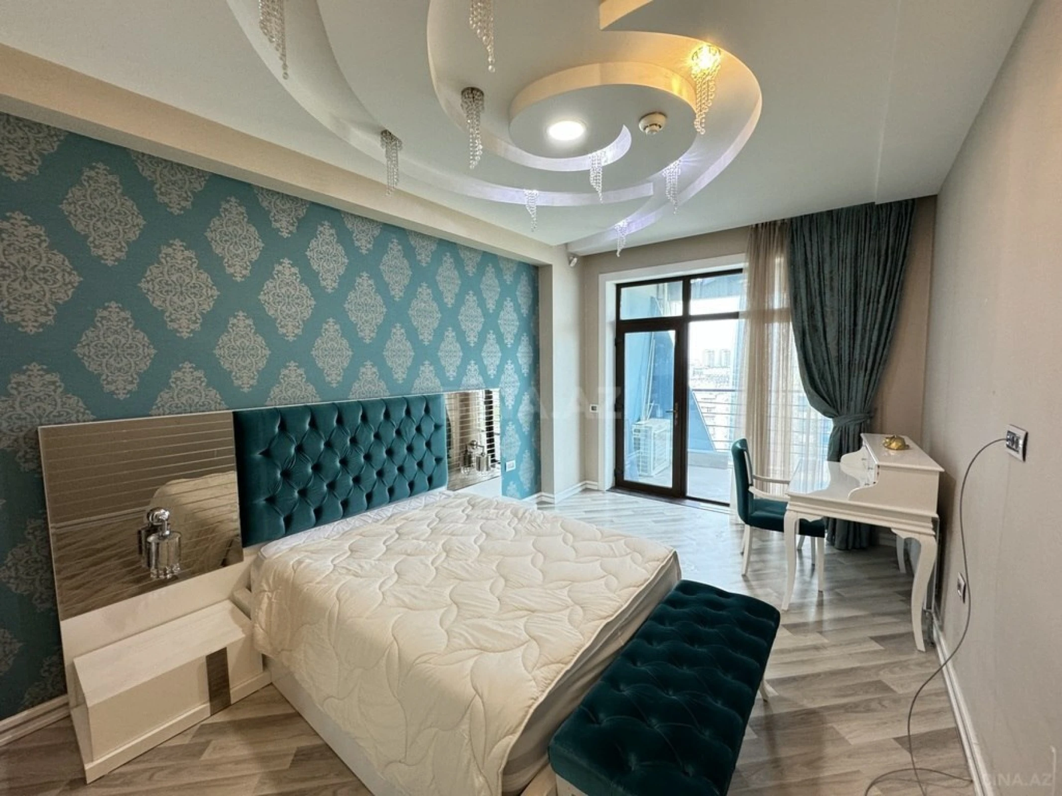 Kirayə verilir 5 otaqlı mənzil 300 m²