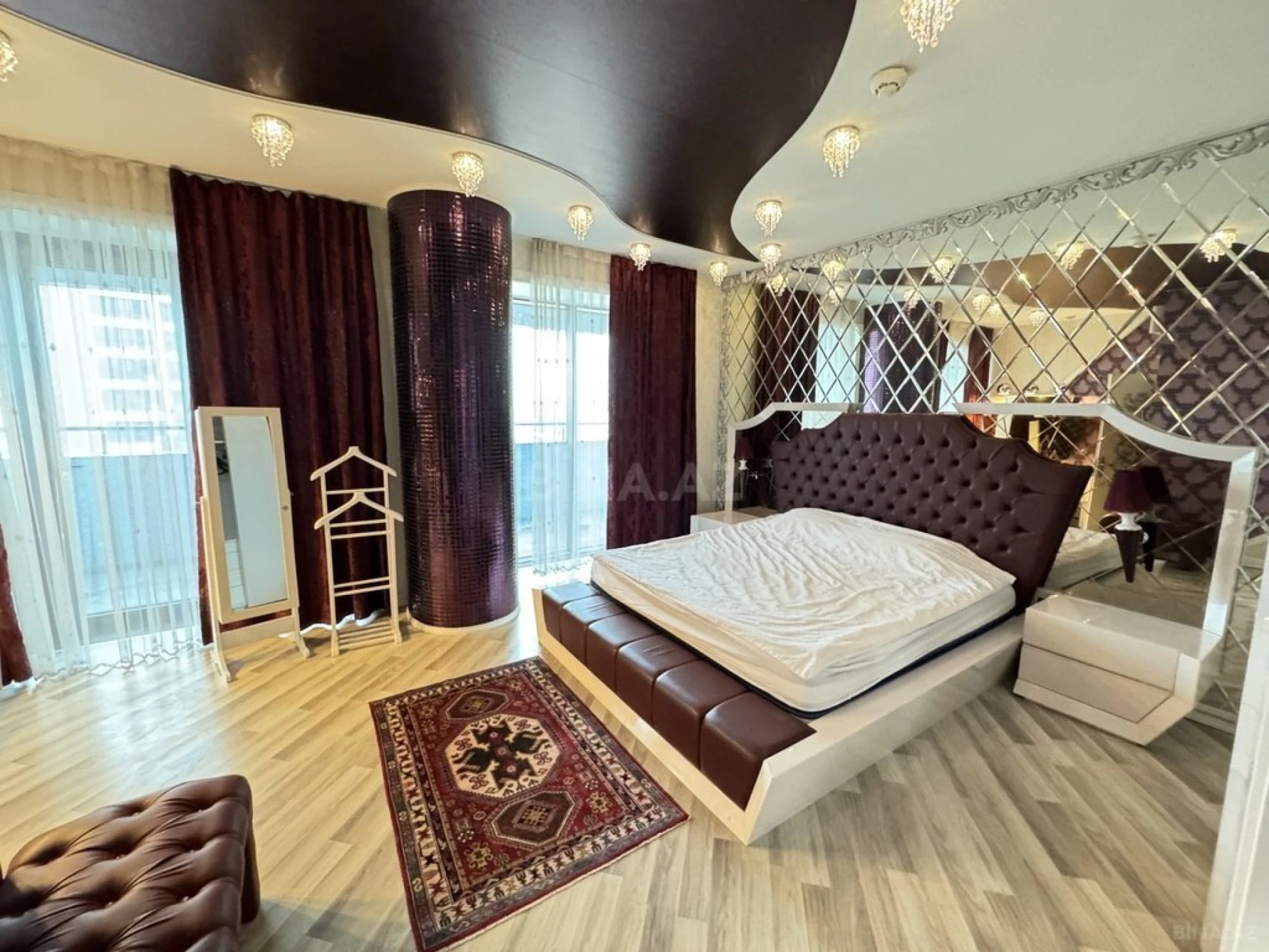Kirayə verilir 5 otaqlı mənzil 300 m²