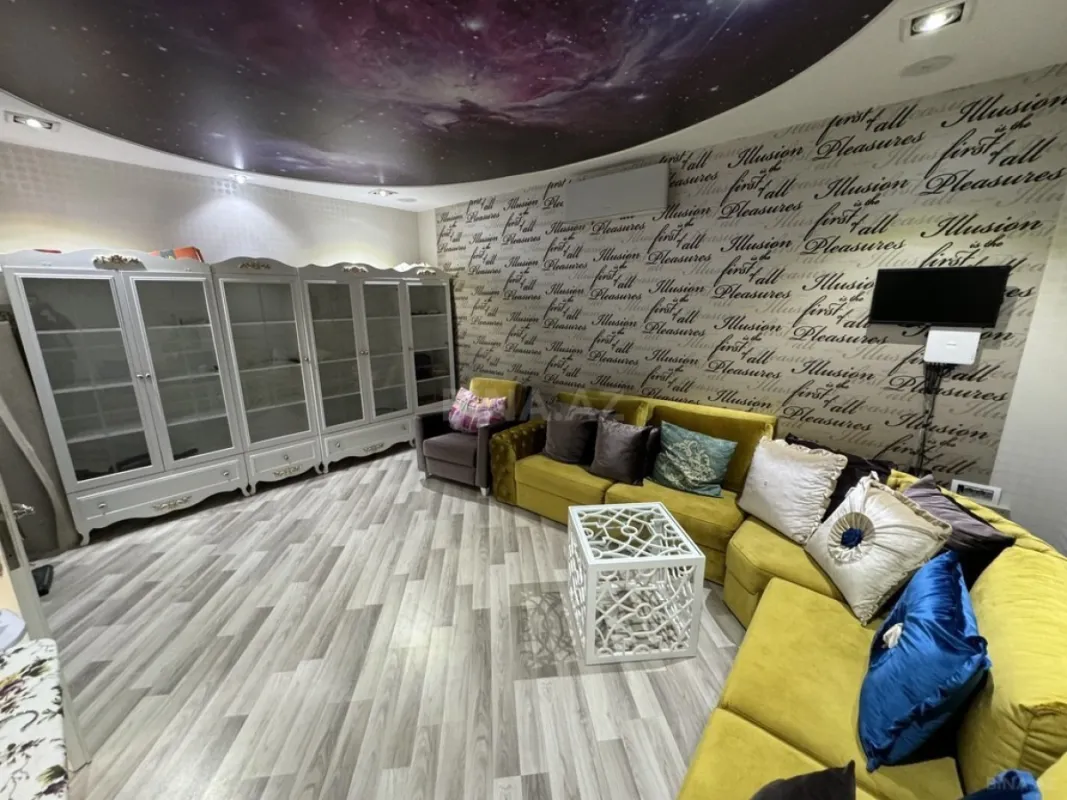 Kirayə verilir 5 otaqlı mənzil 300 m²