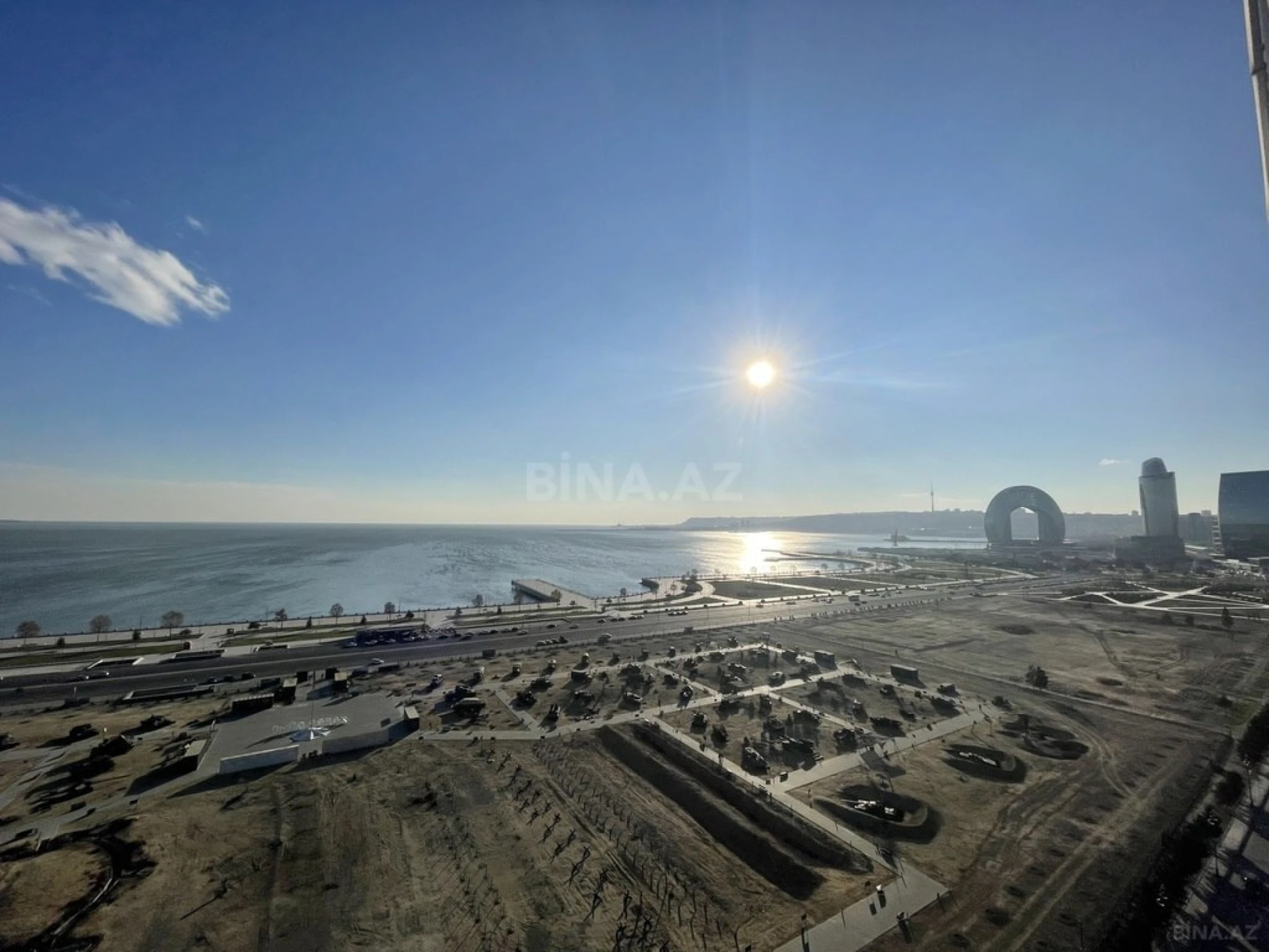 Kirayə verilir 5 otaqlı mənzil 300 m²