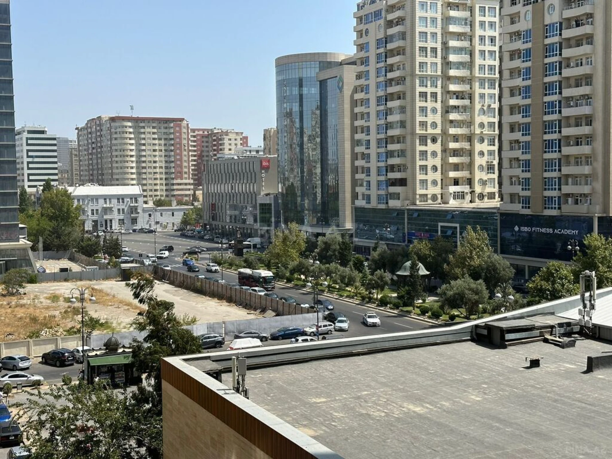 Satılır 3 otaqlı mənzil 125 m²