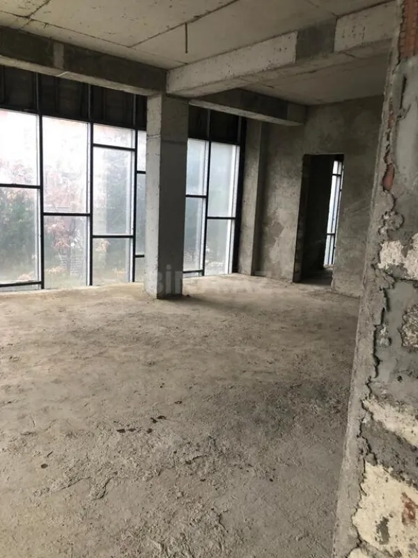 Satılır obyekt 1200 m²