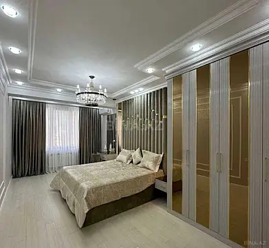 Satılır 4 otaqlı mənzil 202 m²