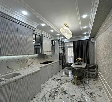 Satılır 4 otaqlı mənzil 202 m²