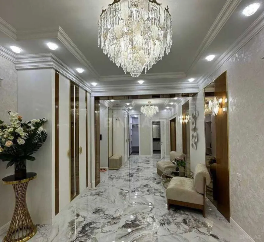 Satılır 4 otaqlı mənzil 202 m²