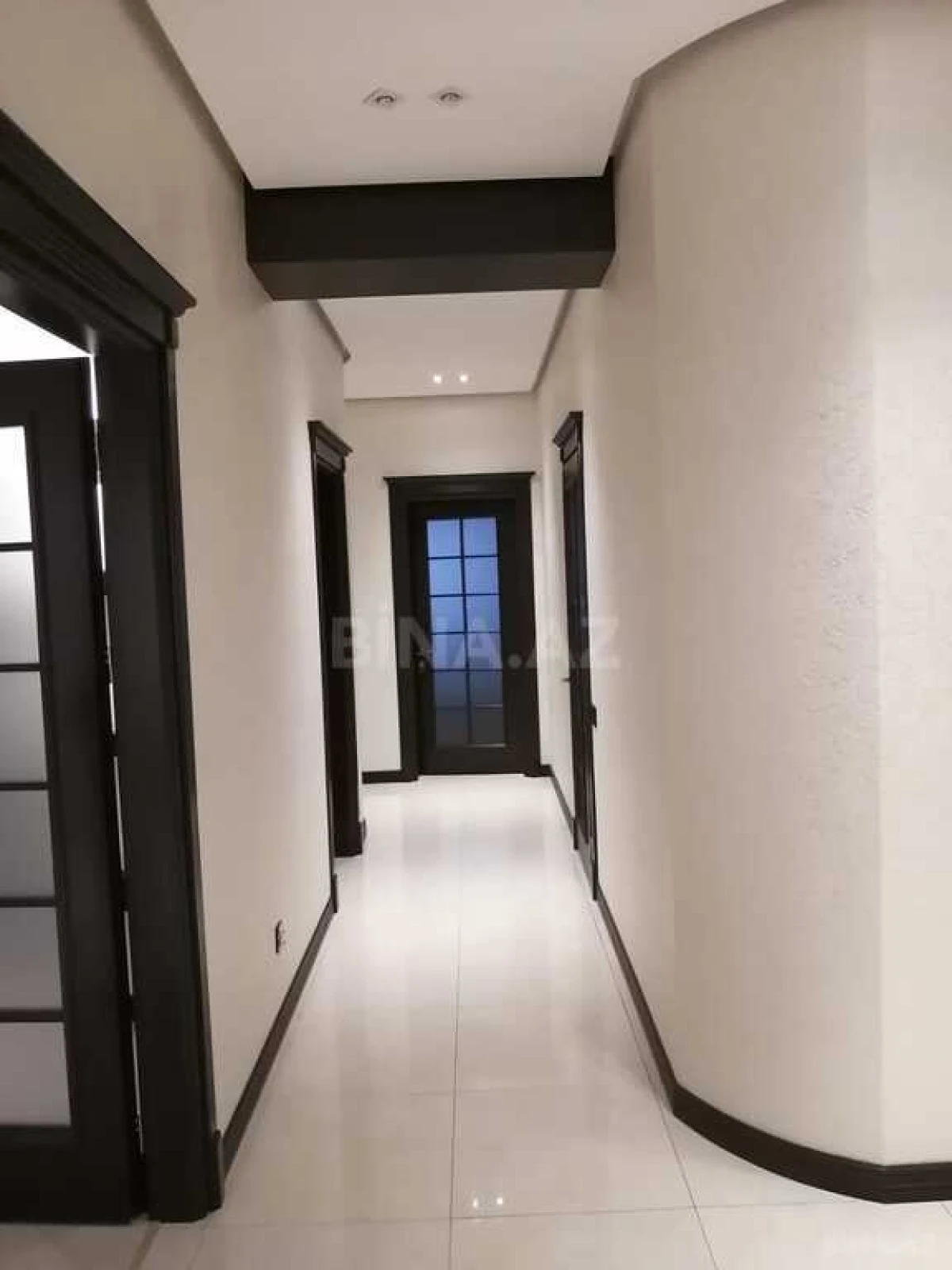 Kirayə verilir 3 otaqlı mənzil 135.25 m²