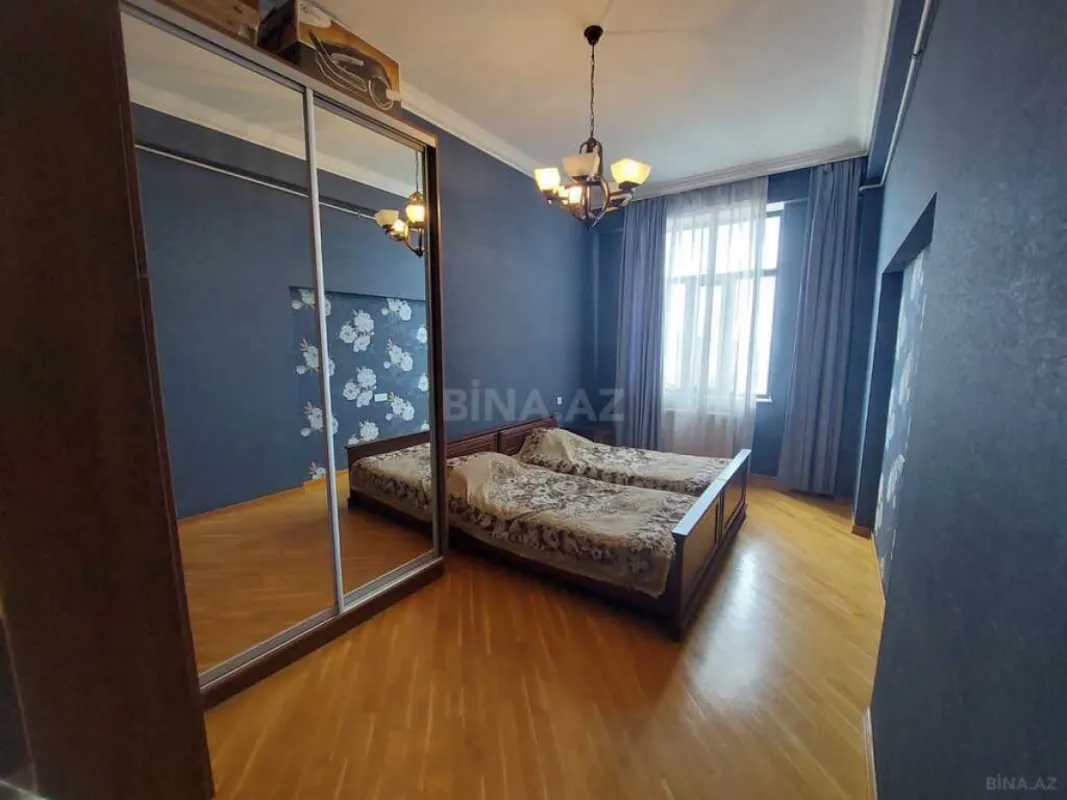 Satılır 3 otaqlı mənzil 115 m²