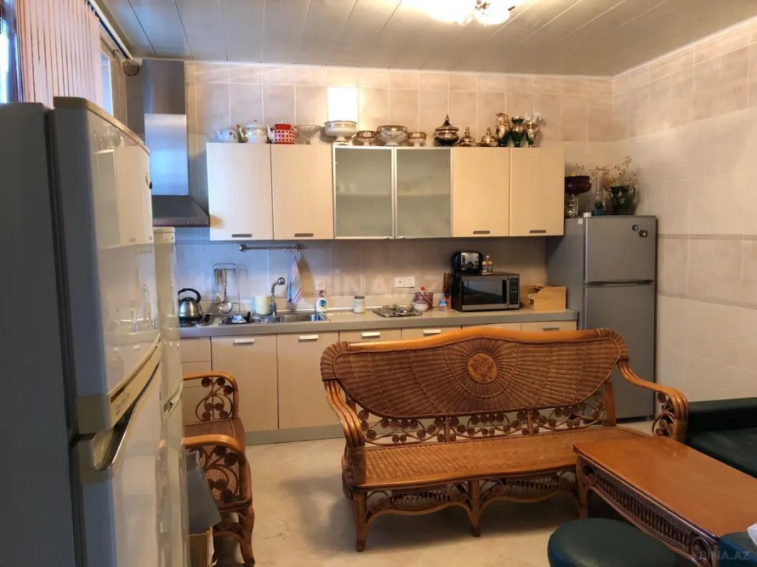 Satılır 6 otaqlı həyət evi 280 m²