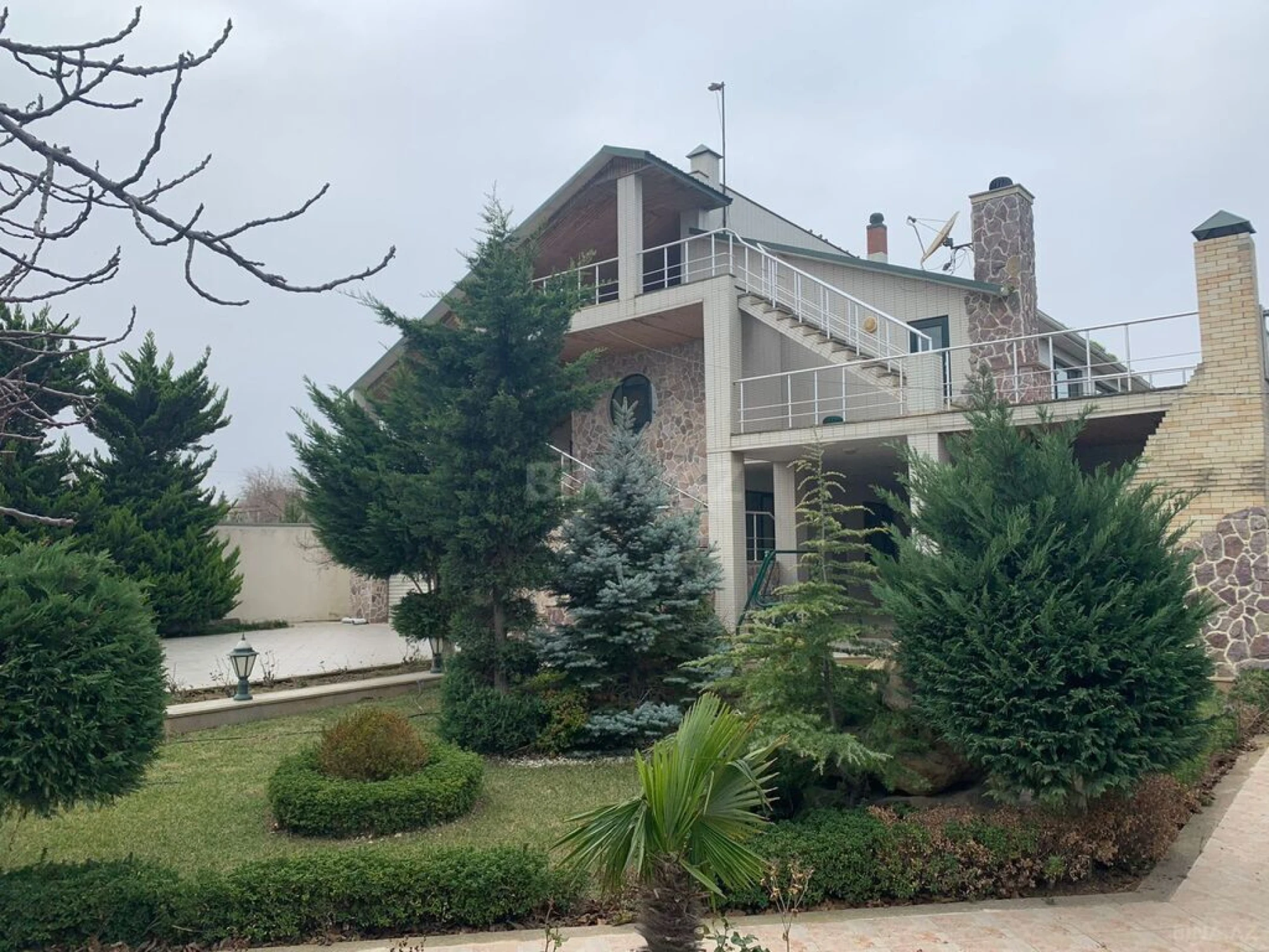 Satılır 6 otaqlı həyət evi 280 m²