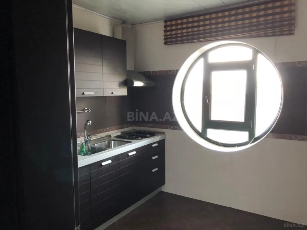 Satılır 6 otaqlı həyət evi 280 m²