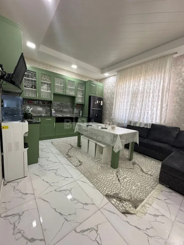 Satılır 4 otaqlı həyət evi 240 m²