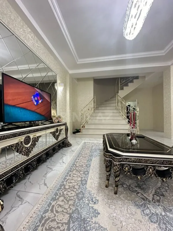 Satılır 4 otaqlı həyət evi 240 m²