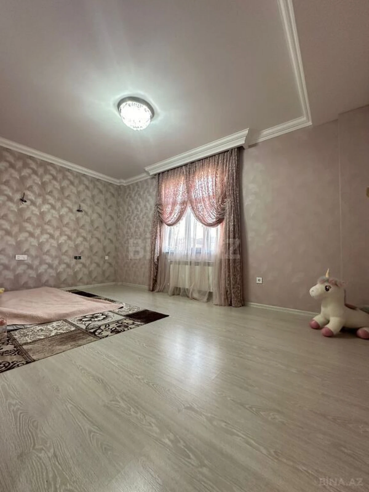 Satılır 4 otaqlı həyət evi 240 m²