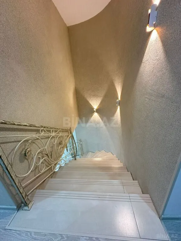 Satılır 4 otaqlı həyət evi 240 m²